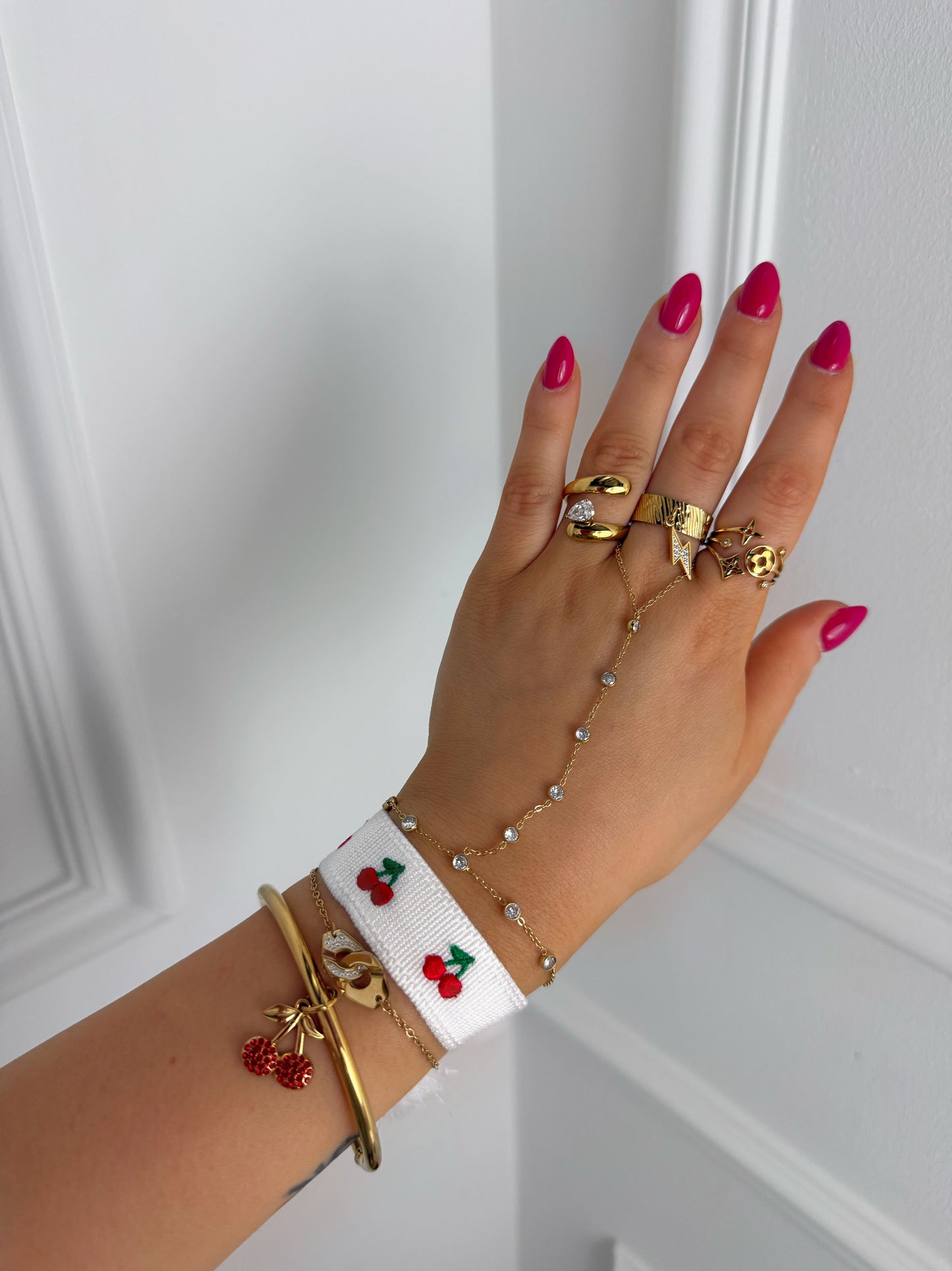 Bracelet menotte strass en acier inoxydable
